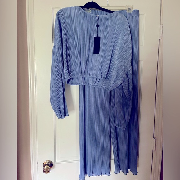 Gianni Bini Blue Pleated Crew Neck Blouse and  pant set - Picture 6 of 9
